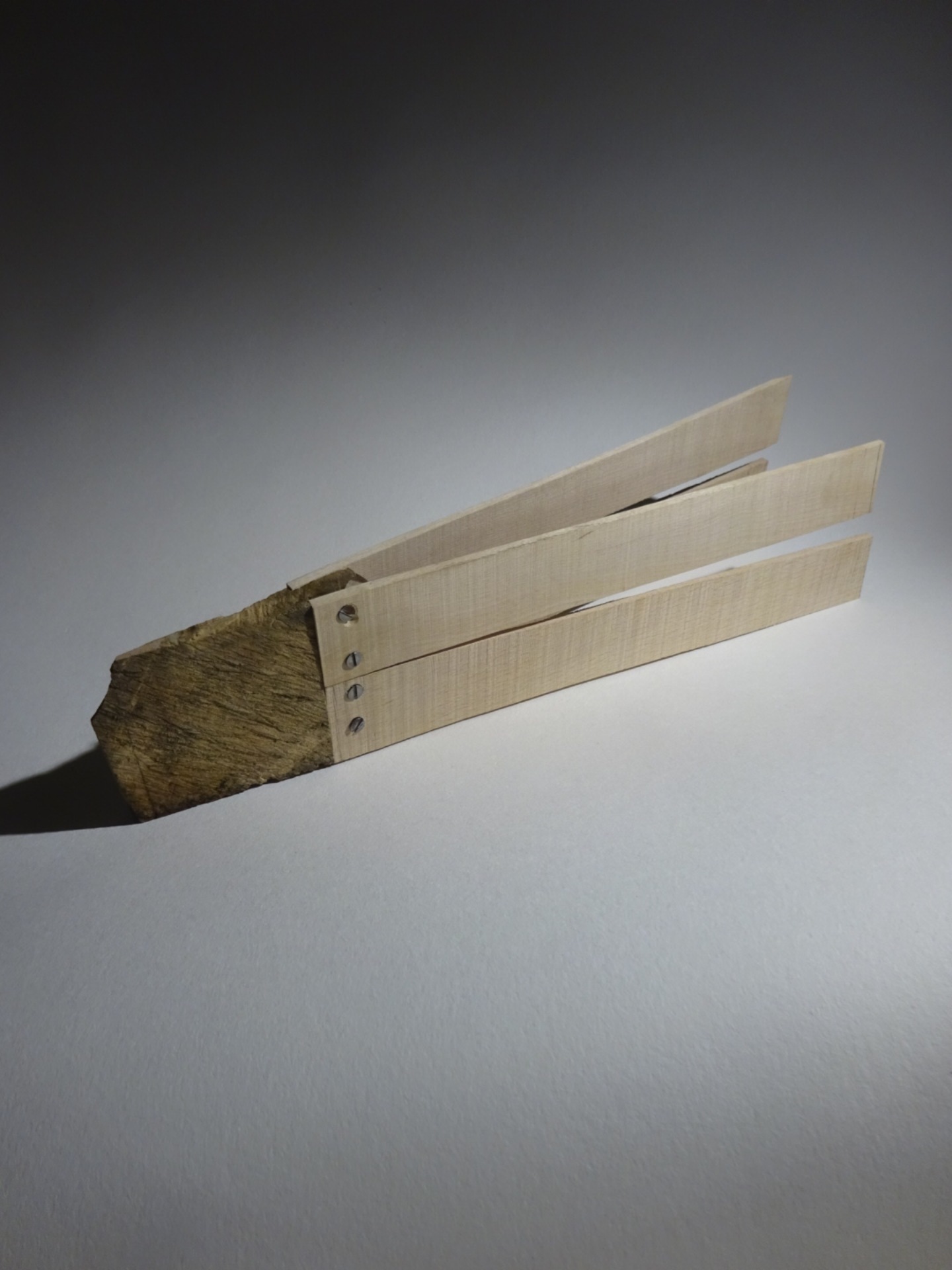 Small wedge with for planks attached at the butt end extended its wedgness.
