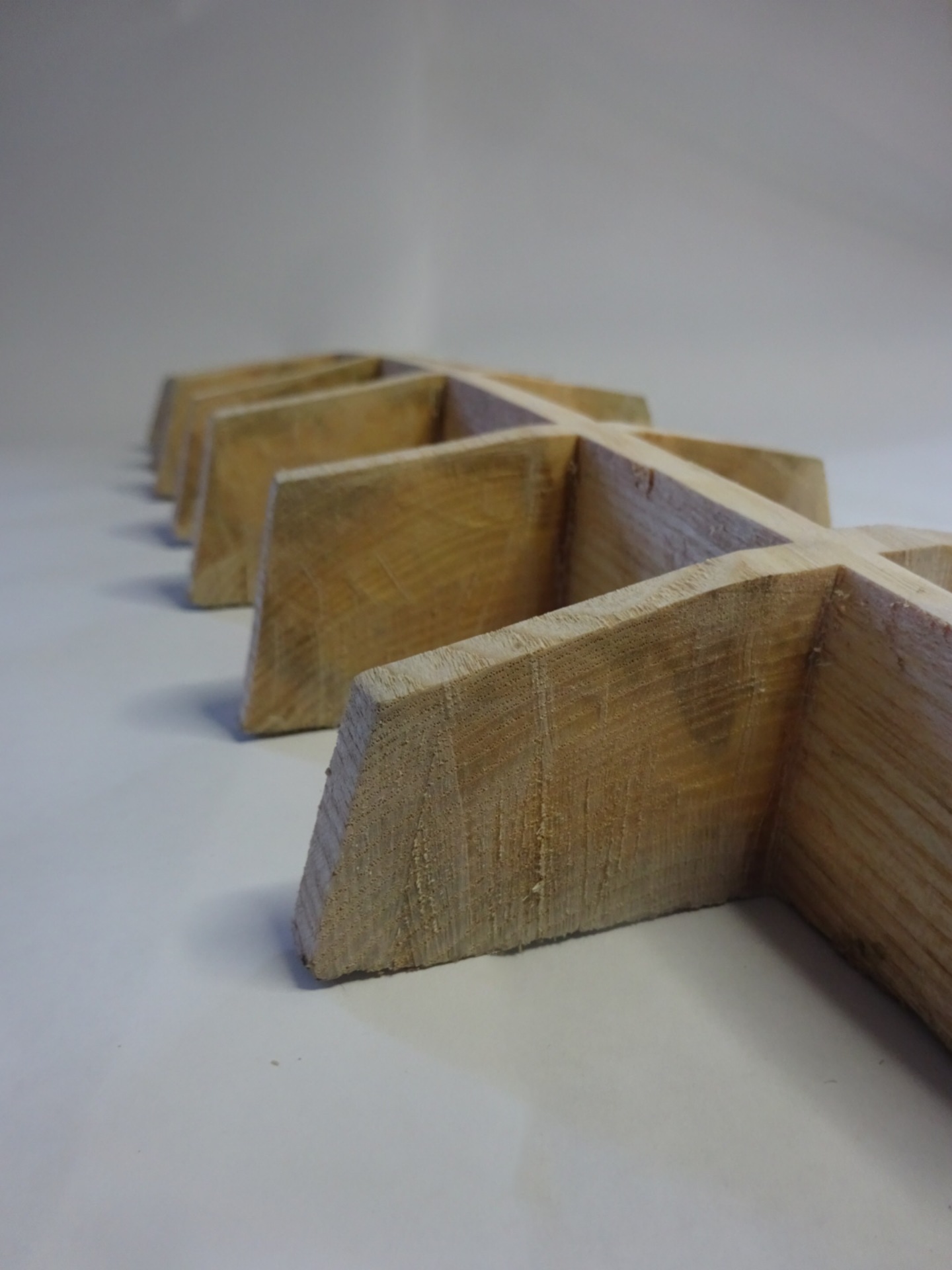 a single straight wall with 8 buttresses holding it upright.
