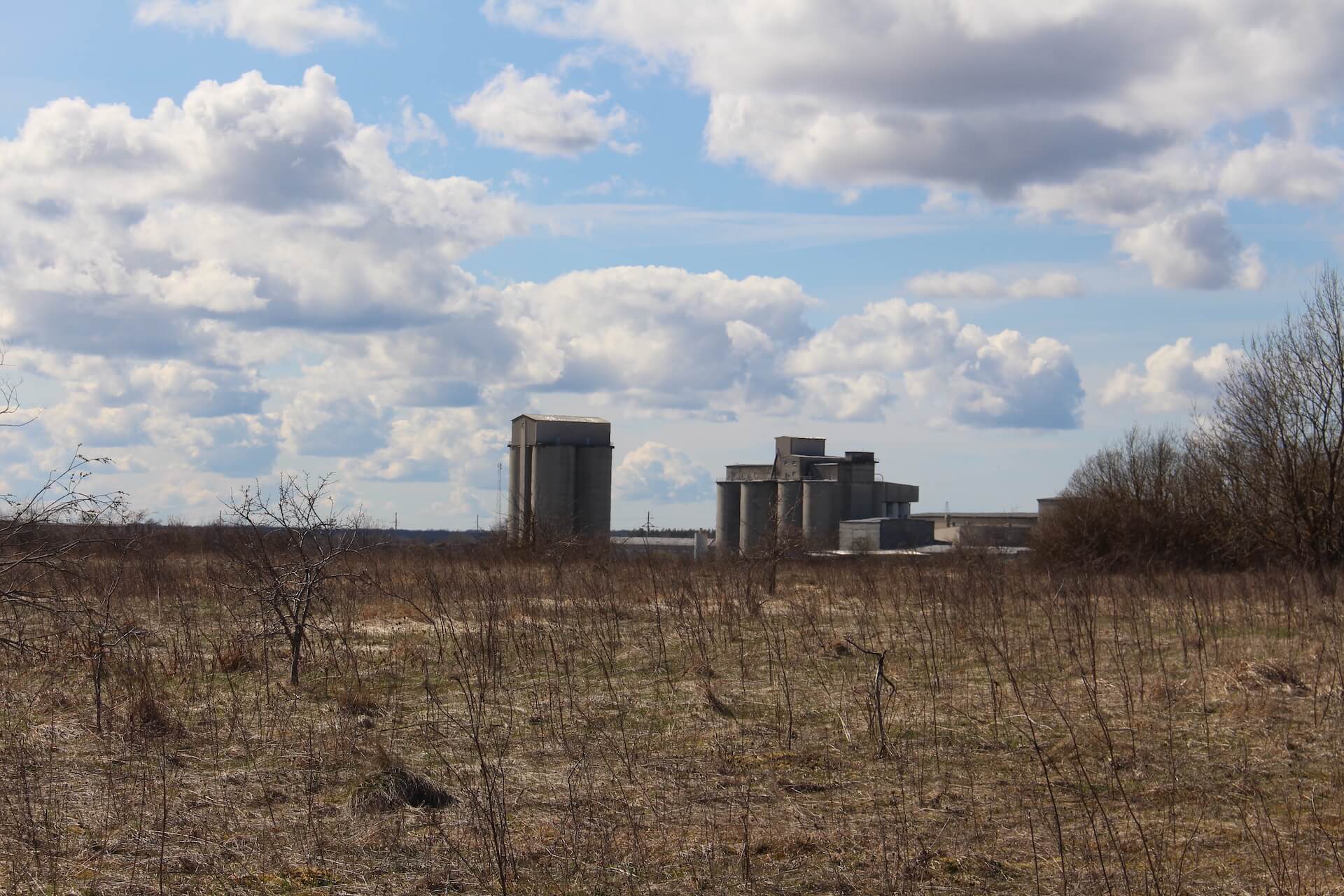 The view of Kunda Cement Factory from the heath of Hiiemägi.
