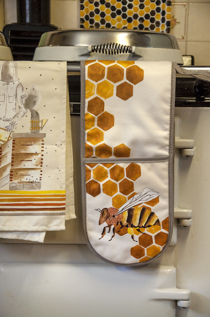Colony oven gloves and tea towel