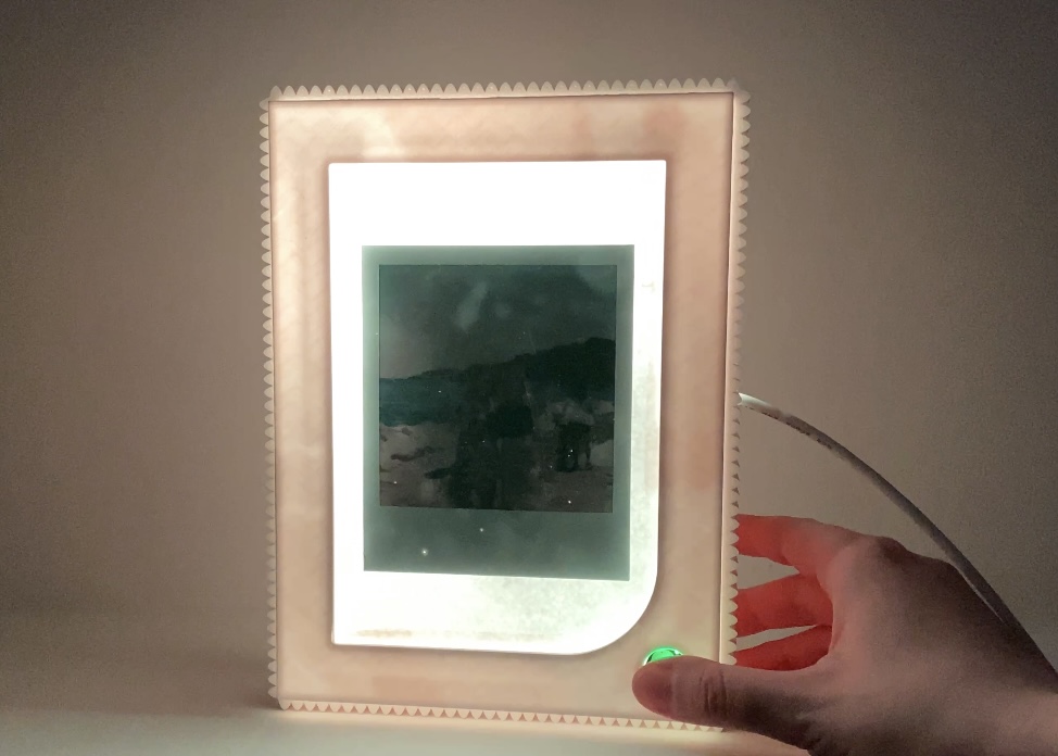 A Photo Frame with a heart sensor that pulsates with the user’s heartbeat.