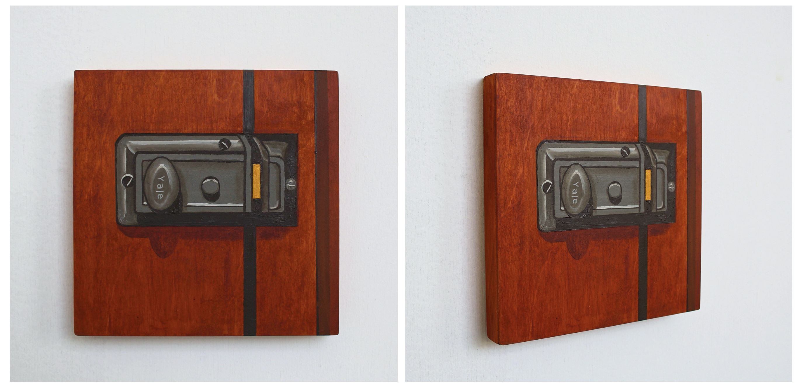 Two images of a doorhandle. 