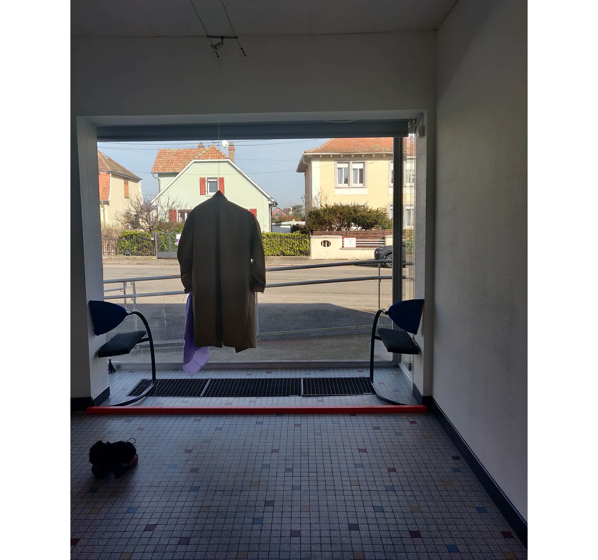 47 route de Colmar. Stills of a performed installation. France, February 2021. Waiting room chair, fur.